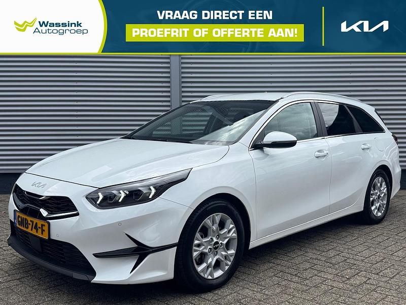Wit Gebruikt 2024 Kia Ceed Sportswagon Stationwagen | € 26.385 (Iets duurder) - Afbeelding 1/4