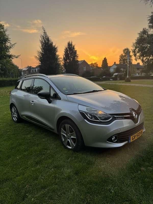 Gebruikt 2015 Renault Clio IV Dynamique Sedan | € 5.800 (Duur) - Afbeelding 1/4