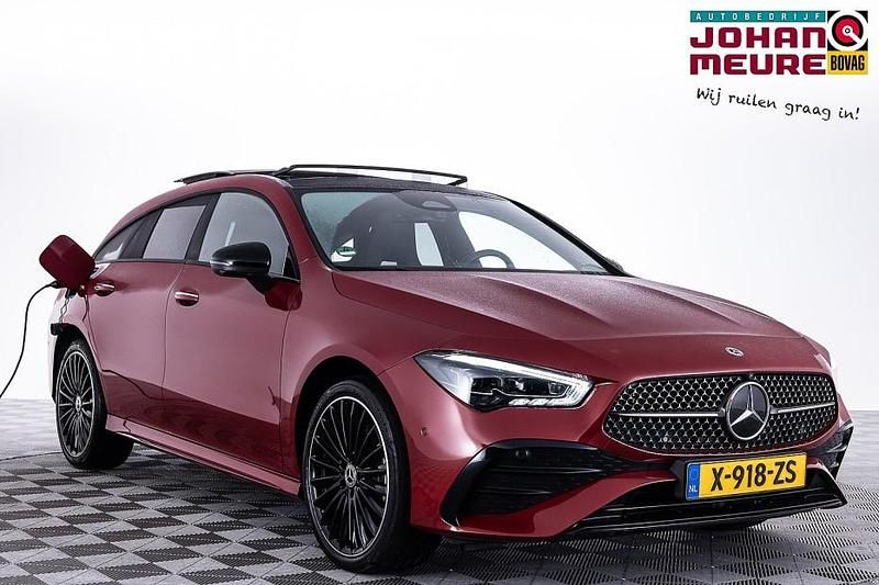 Rood Gebruikt 2024 Mercedes CLA250e Shooting Brake AMG line Stationwagen | € 38.900 (Goede deal) - Afbeelding 1/4