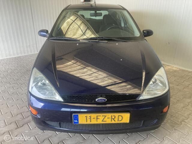 Occasion Ford Focus Trend 101 PK (74 kW) 2000 Blauw Hatchback