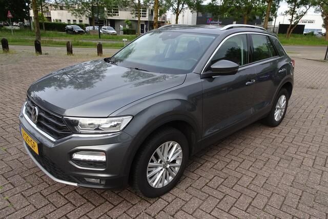 Grijs Gebruikt 2020 VW T-Roc Business SUV | € 19.985 (Goede deal) - Afbeelding 1/4