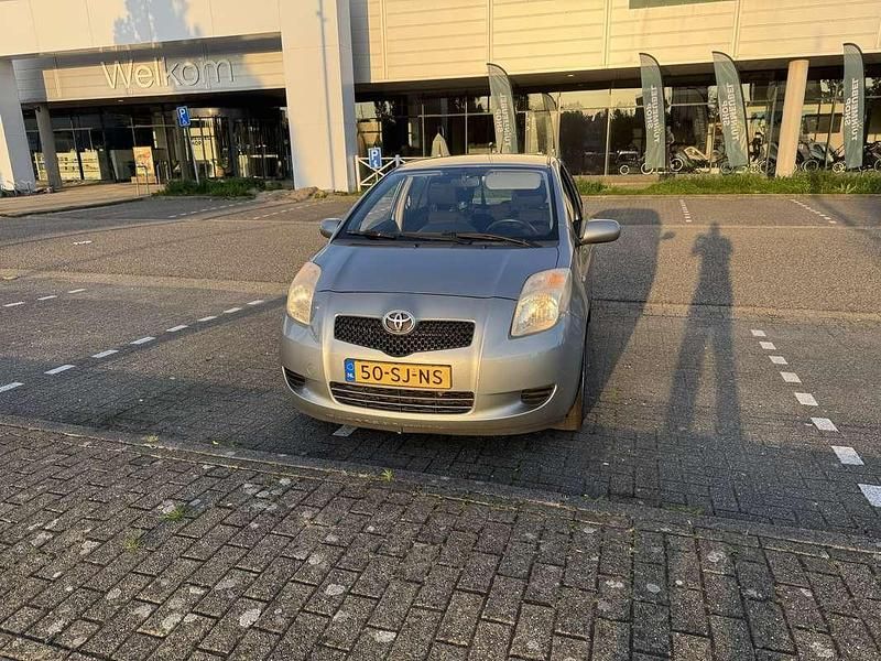 Gebruikt 2006 Toyota Yaris Sedan | € 3.100 (Iets duurder) - Afbeelding 1/1
