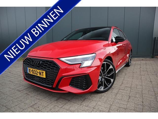 Rood Gebruikt 2020 Audi A3 Sportback Edition .1 Hatchback | € 27.950 (Iets duurder) - Afbeelding 1/4