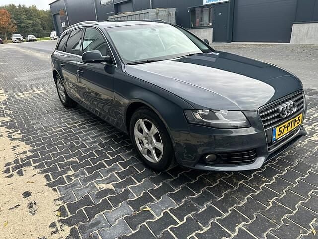 Grijs Gebruikt 2011 Audi A4 Business Stationwagen | € 8.450 (Goede deal) - Afbeelding 1/4