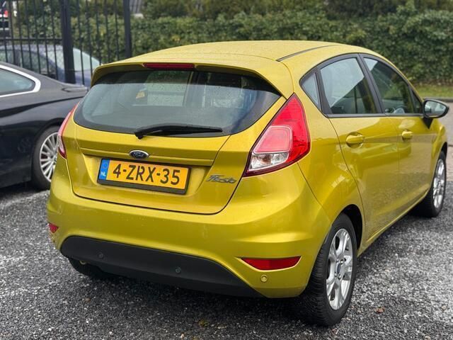 Occasion Ford Fiesta 65 PK (47 kW) 2013 Geel Hatchback