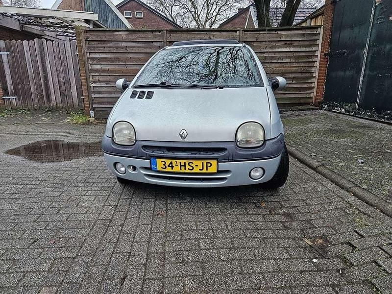 Grijs Occasion 2001 Renault Twingo Hatchback | € 750 (Goede deal) - Afbeelding 1/4