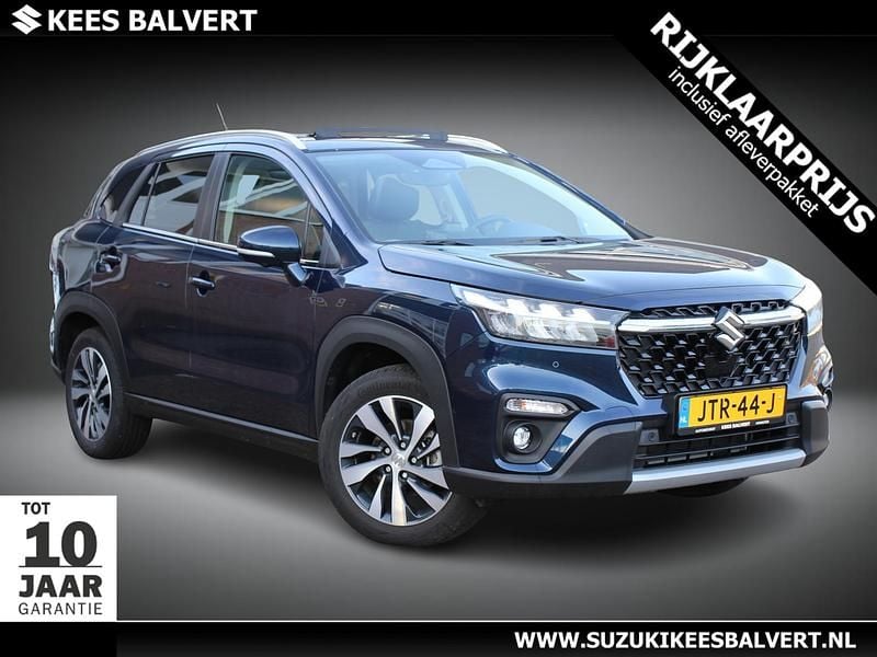Blauw (metallic) Occasion 2025 Suzuki SX4 S-Cross Style SUV | € 30.950 (Eerlijke prijs) - Afbeelding 1/3