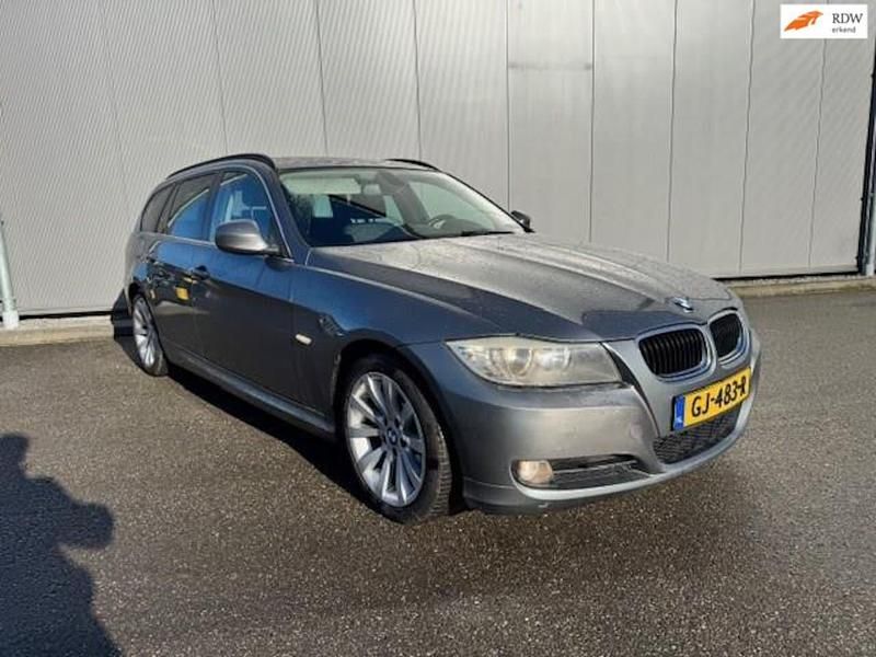 Grijs Occasion 2012 BMW 318 Luxury Line Stationwagen | € 3.550 (Super prijs) - Afbeelding 1/4