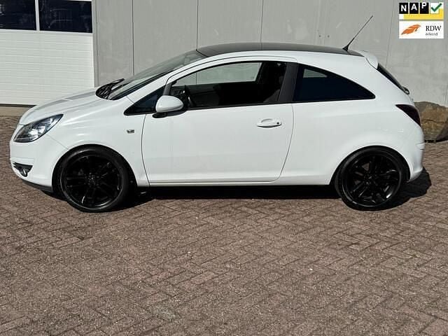 Wit Gebruikt 2010 Opel Corsa Color Edition Hatchback | € 2.150 (Eerlijke prijs) - Afbeelding 1/4