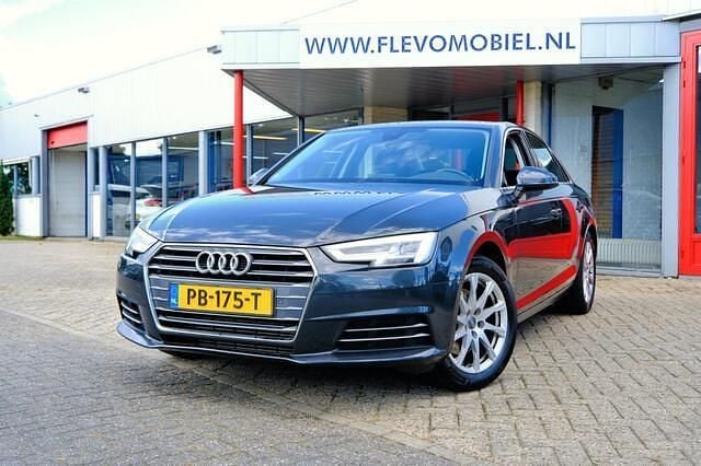 Grijs Gebruikt 2017 Audi A4 Sport Sedan | € 18.950 (Goede deal) - Afbeelding 1/4
