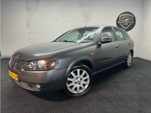 Occasion Nissan Almera Tekna 116 PK (85 kW) 2004 Grijs Hatchback