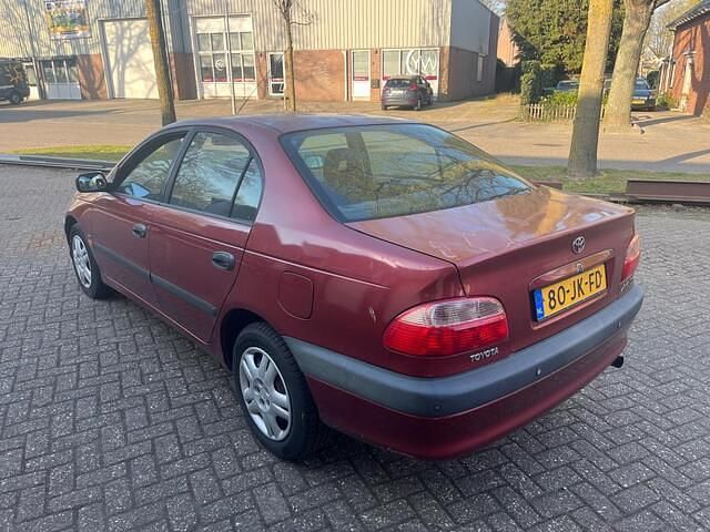 Occasion Toyota Avensis Terra 129 PK (94 kW) 2002 Rood Sedan