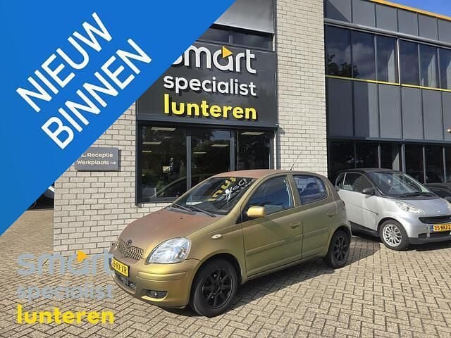 Grijs Gebruikt 2005 Toyota Yaris Hatchback | € 2.650 (Eerlijke prijs) - Afbeelding 1/4
