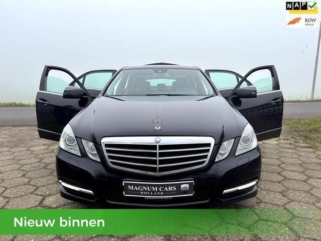 Zwart, metallic lak Gebruikt 2011 Mercedes E220 Avantgarde Sedan | € 5.949 (Super prijs) - Afbeelding 1/4
