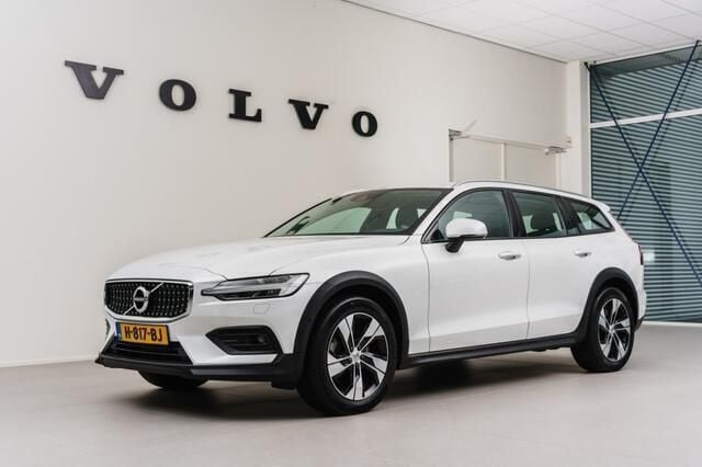 Wit Gebruikt 2020 Volvo V60 CC Pro Stationwagen | € 36.900 (Eerlijke prijs) - Afbeelding 1/4