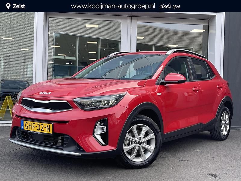 Signal red m Occasion 2024 Kia Stonic Air SUV | € 23.799 (Eerlijke prijs) - Afbeelding 1/4