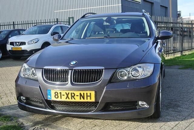 Grijs Gebruikt 2007 BMW 318 Executive Stationwagen | € 4.999 (Goede deal) - Afbeelding 1/2