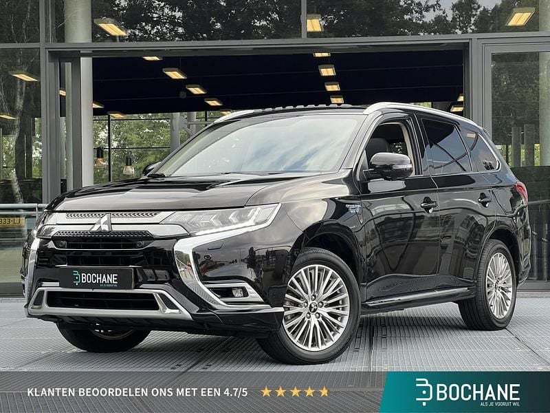 Zwart Gebruikt 2021 Mitsubishi Outlander P-HEV Intense+ SUV | € 24.695 (Eerlijke prijs) - Afbeelding 1/4