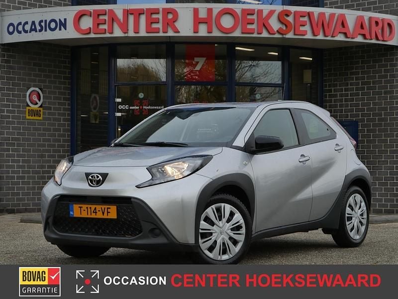 Grijs Gebruikt 2023 Toyota Aygo X Play SUV | € 14.740 (Super prijs) - Afbeelding 1/4