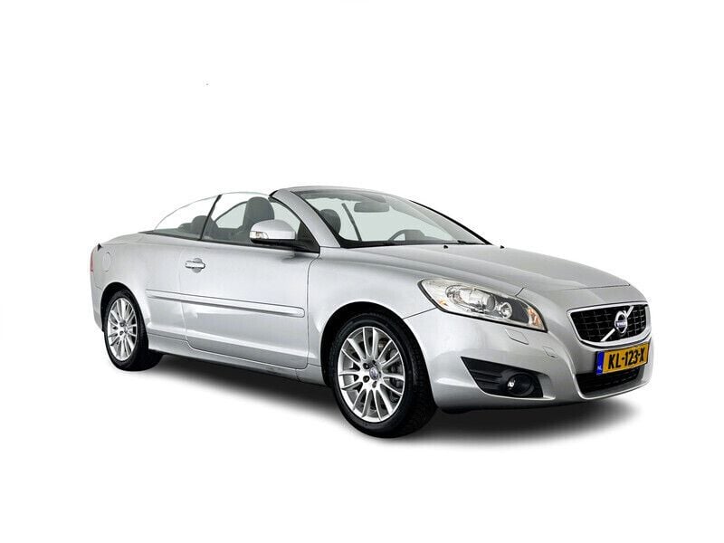 Silver metallic (grijs metallic) Gebruikt 2010 Volvo C70 Summum Cabriolet | € 6.445 (Eerlijke prijs) - Afbeelding 1/4