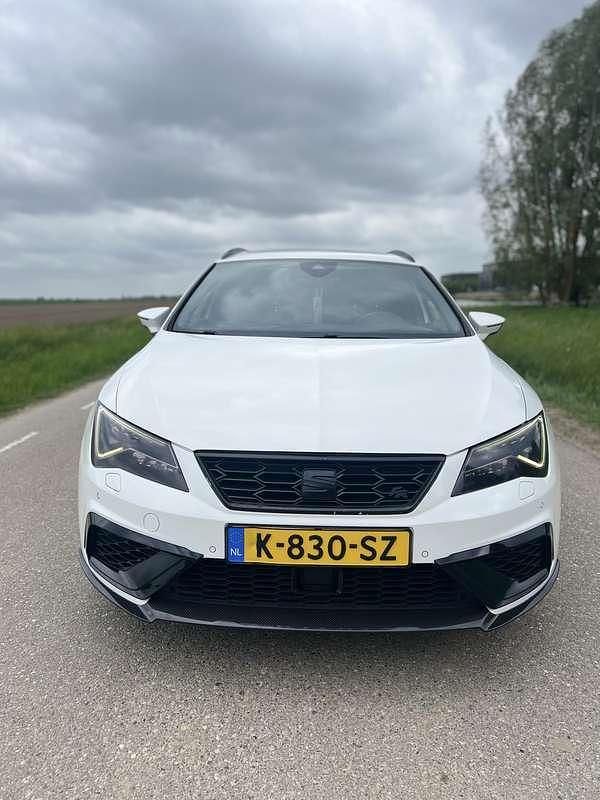 Wit Occasion 2017 Seat Leon FR Stationwagen | € 13.499 (Super prijs) - Afbeelding 1/4