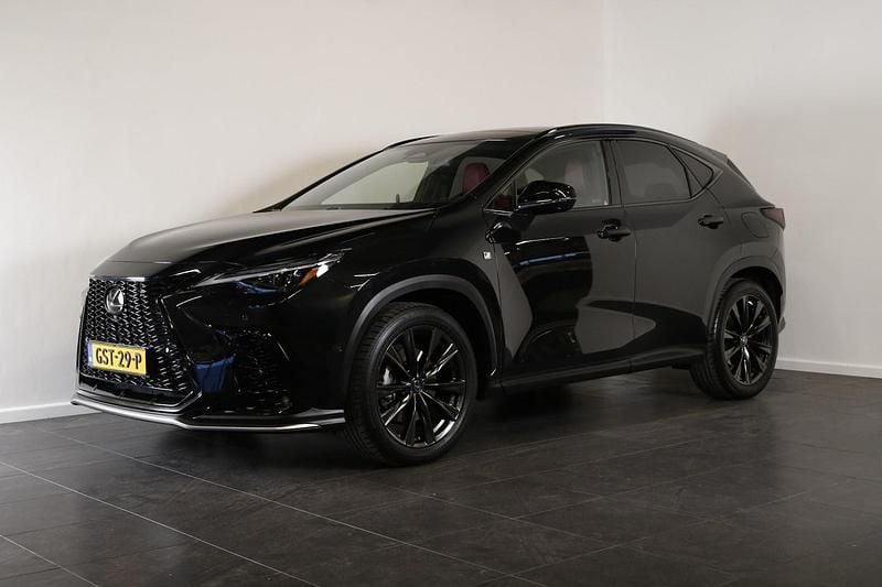 Zwart Gebruikt 2024 Lexus NX450h+ Sport Line SUV | € 62.950 (Eerlijke prijs) - Afbeelding 1/4