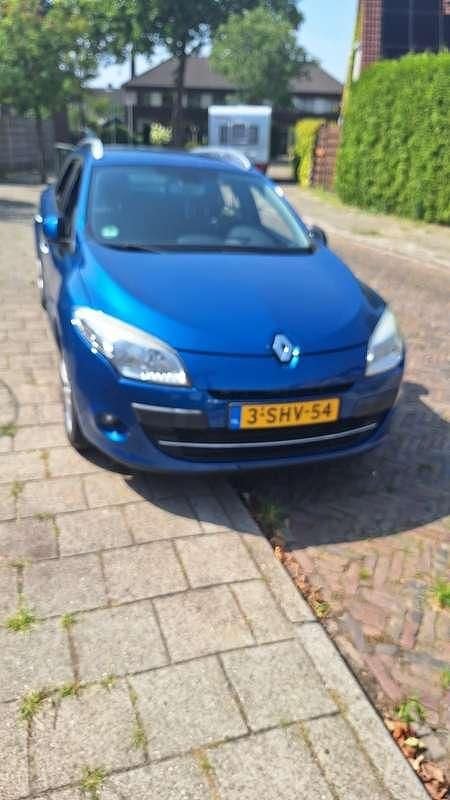 Gebruikt 2009 Renault Mégane III Dynamique Sedan | € 1.750 (Iets duurder) - Afbeelding 1/4