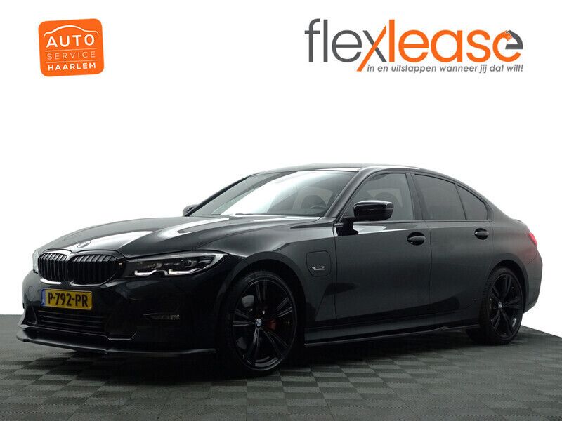 Zwart Gebruikt 2022 BMW 320e M Performance Sedan | € 34.900 (Eerlijke prijs) - Afbeelding 1/4