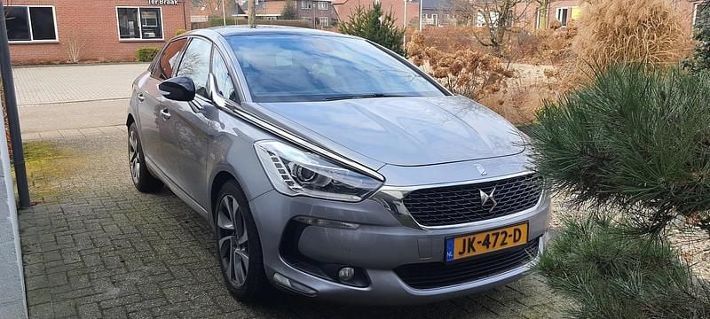 Grijs Occasion 2016 DS Automobiles DS5 Business Hatchback | € 11.950 - Afbeelding 1/4