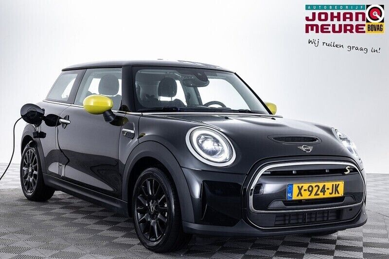 Zwart Gebruikt 2023 Mini Cooper Classic Hatchback | € 19.900 (Goede deal) - Afbeelding 1/4