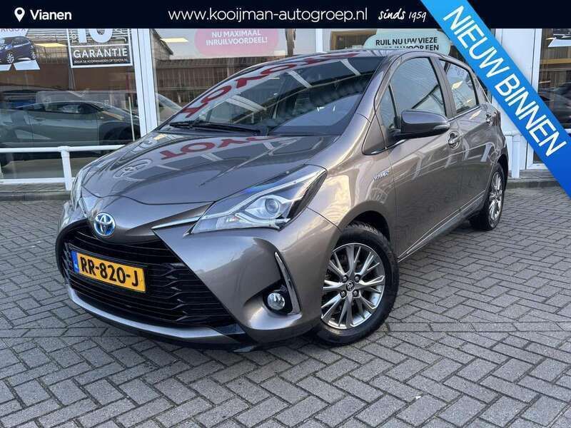 Grijs Gebruikt 2018 Toyota Yaris Hybrid Executive Hatchback | € 17.950 (Goede deal) - Afbeelding 1/4