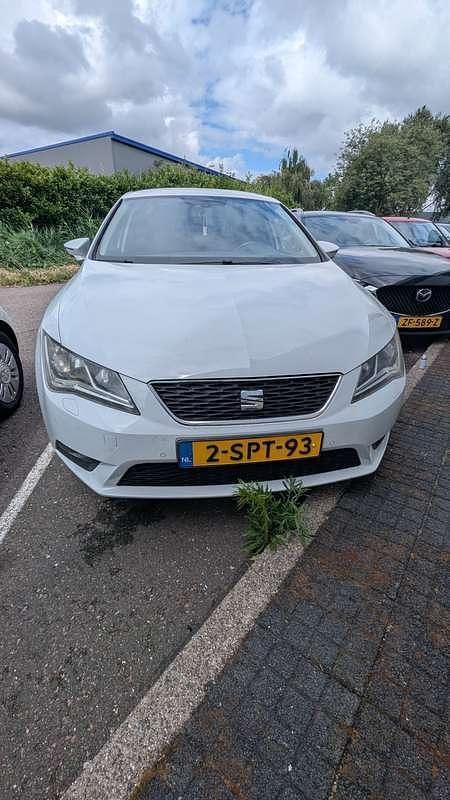 Wit Gebruikt 2013 Seat Leon Style Hatchback | € 5.500 (Goede deal) - Afbeelding 1/4
