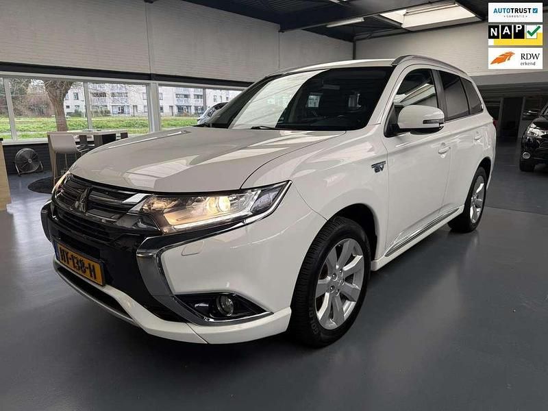 Wit Gebruikt 2015 Mitsubishi Outlander P-HEV Edition SUV | € 11.950 (Goede deal) - Afbeelding 1/4