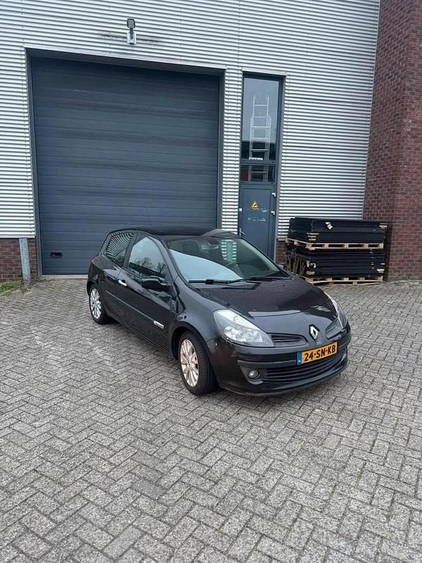 Occasion 2006 Renault Clio R.S. Hatchback | € 1.489 (Eerlijke prijs) - Afbeelding 1/4