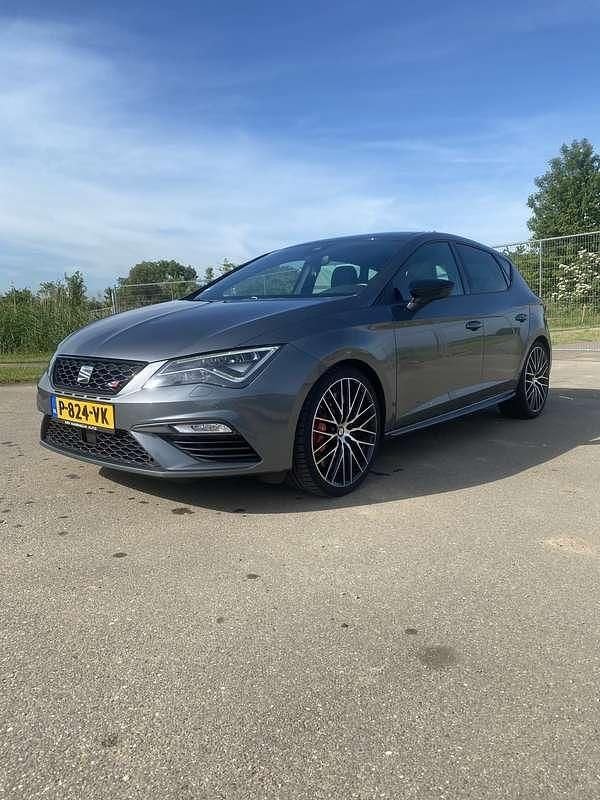 Grijs Gebruikt 2018 Cupra Leon Stationwagen | € 27.499 (Eerlijke prijs) - Afbeelding 1/4