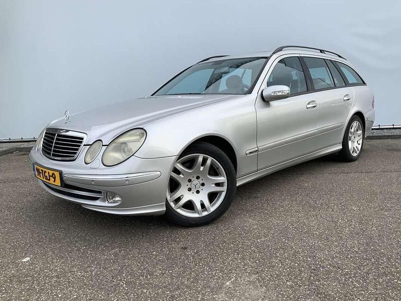 Grijs Gebruikt 2004 Mercedes E500 Elegance Stationwagen | € 6.950 (Super prijs) - Afbeelding 1/4