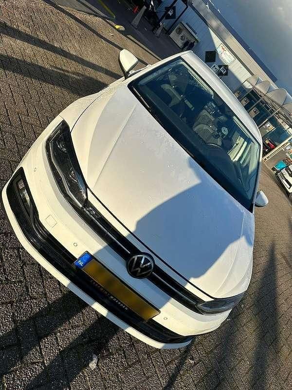 Wit Gebruikt 2021 VW Polo Highline Hatchback | € 15.999 (Super prijs) - Afbeelding 1/4