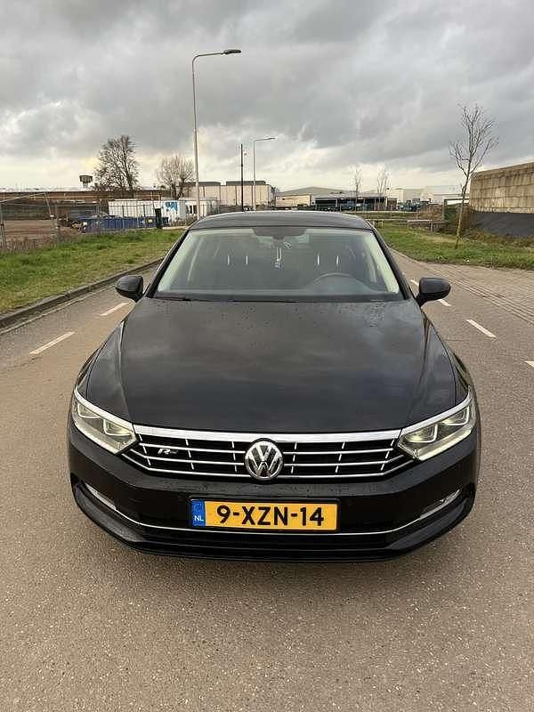 Zwart Gebruikt 2014 VW Passat Comfortline Sedan | € 8.750 (Eerlijke prijs) - Afbeelding 1/4