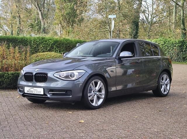 Grijs Gebruikt 2015 BMW 116 Sport Line Hatchback | € 11.900 (Eerlijke prijs) - Afbeelding 1/4