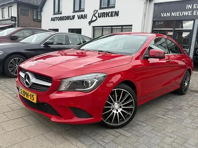 Rood Gebruikt 2015 Mercedes CLA180 Ambition Sedan | € 14.850 (Goede deal) - Afbeelding 1/4