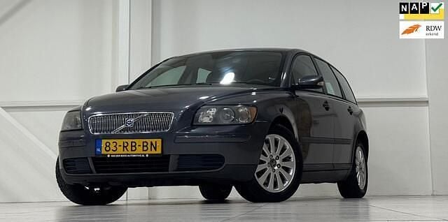 Grijs (metallic) Gebruikt 2005 Volvo V50 Momentum Stationwagen | € 1.744 (Super prijs) - Afbeelding 1/3