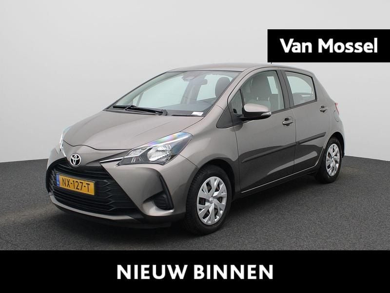 Grijs Gebruikt 2017 Toyota Yaris Comfort Hatchback | € 9.900 (Eerlijke prijs) - Afbeelding 1/4