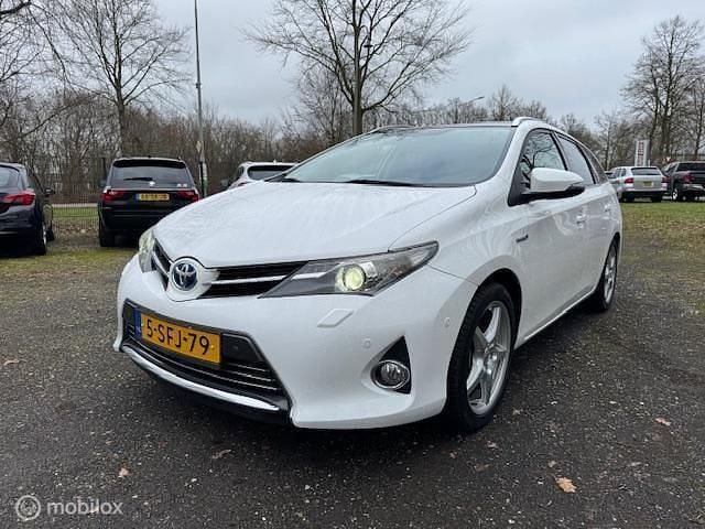 Occasion Toyota Auris Executive 99 PK (72 kW) 2013 Wit Hatchback