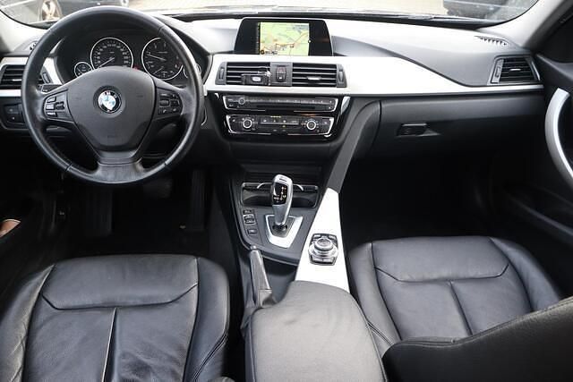 Bruin Gebruikt 2017 BMW 318 Executive Stationwagen | € 7.985 (Super prijs) - Afbeelding 1/3