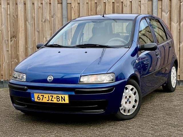 Blauw, metallic lak Gebruikt 2002 Fiat Punto Hatchback | € 1.750 (Iets duurder) - Afbeelding 1/4