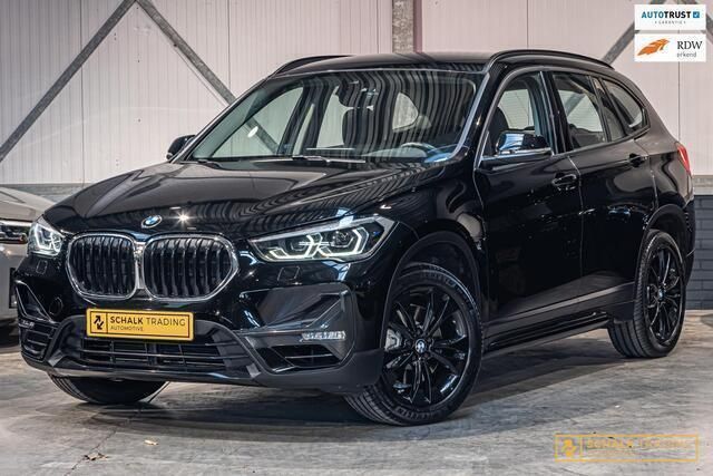 Zwart, metallic lak Gebruikt 2020 BMW X1 Executive SUV | € 27.950 (Goede deal) - Afbeelding 1/4
