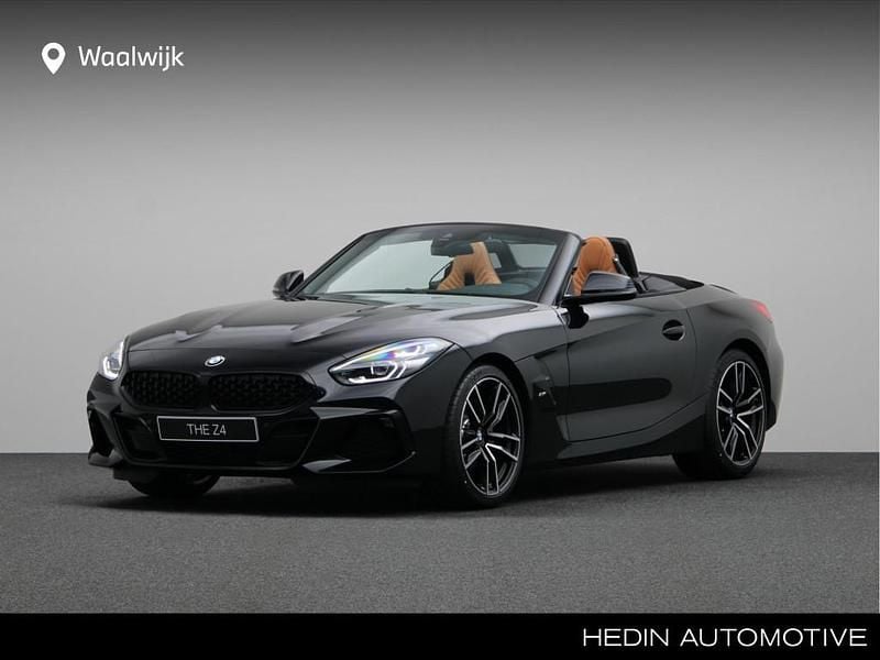 Saphirschwarz metallic (donker zwart metallic) Gebruikt 2022 BMW Z4 Comfort Edition Cabriolet | € 48.880 (Goede deal) - Afbeelding 1/4