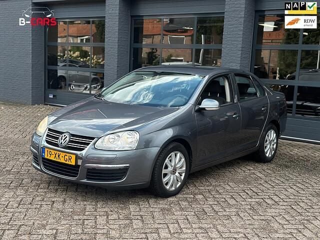 Grijs Gebruikt 2007 VW Jetta Trendline Sedan | € 2.999 (Goede deal) - Afbeelding 1/4