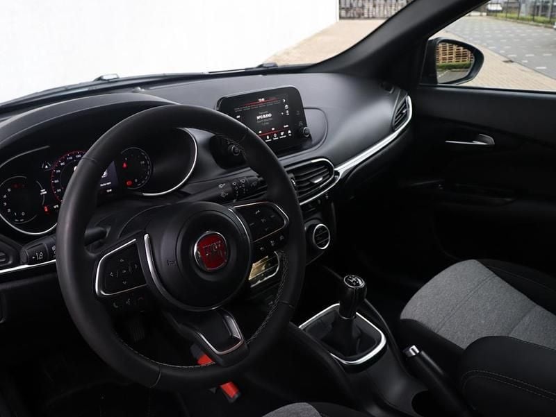 Occasion Fiat Tipo Cross 100 PK (73 kW) 2021 Blauw (metallic) Hatchback