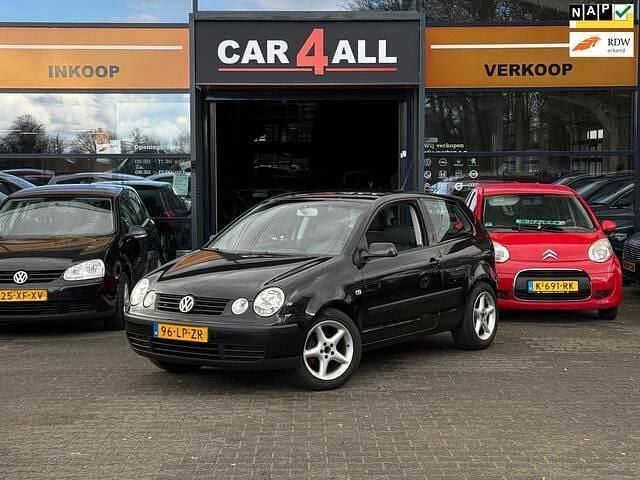 Zwart Occasion 2003 VW Polo Comfortline Hatchback | € 950 (Goede deal) - Afbeelding 1/4